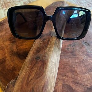 Women’s Black Diorbobby Sunglasses. Like New